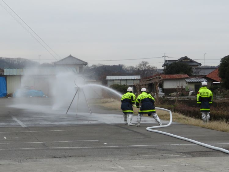 寄贈機材を使った放水操作訓練